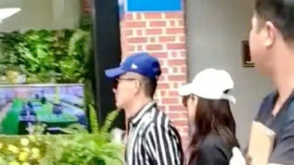 张馨予|张馨予携老公逛街，包裹严实很保守，军人老公打扮却很潮