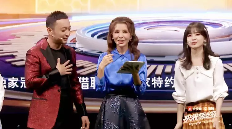 王冰冰|央视频之夜：王冰冰风波后首现身，笑容甜美人气高，碾压朱迅