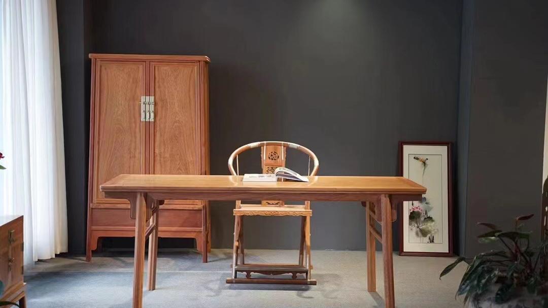 明式经典，缅甸花梨木家具，有柜膛圆角柜