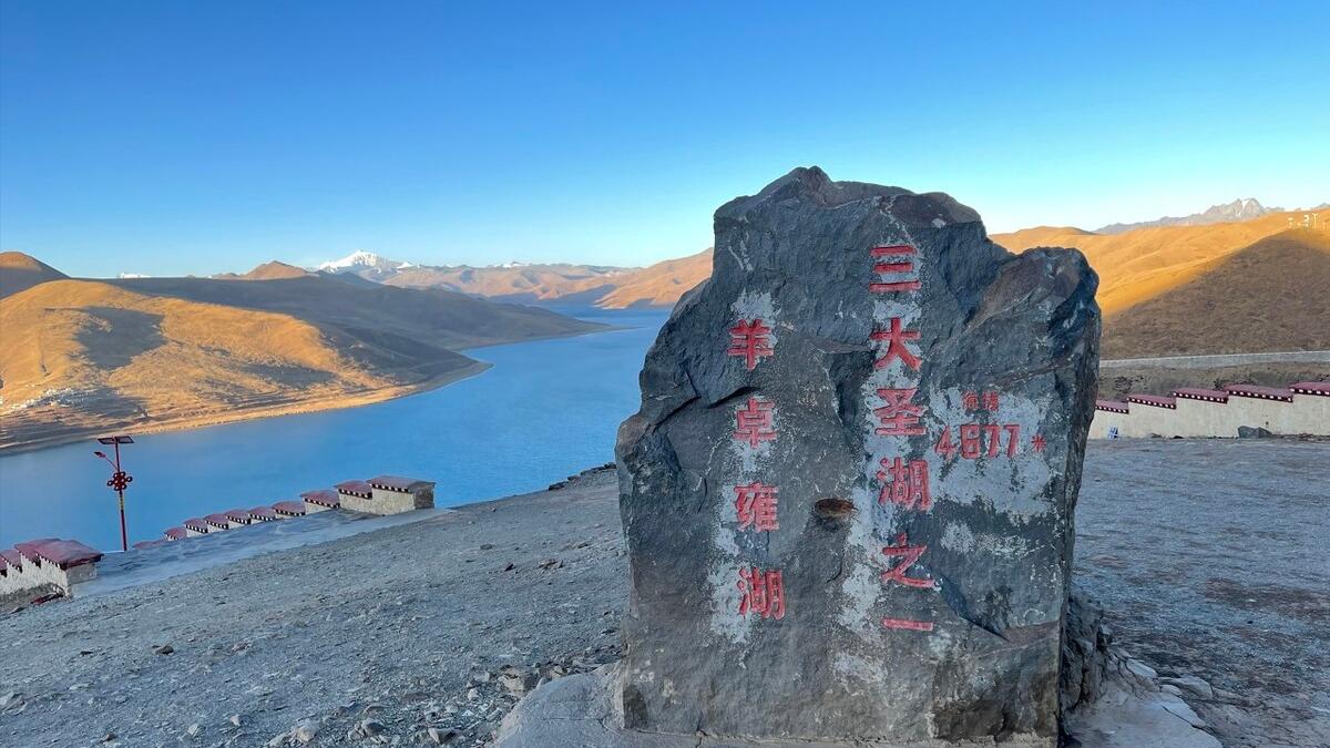 西藏|大家不要学！游客将车开到西藏“圣湖”里打卡拍照？官方回应了