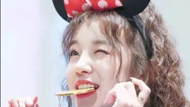 宋雨琦|宋雨琦：因转发爱国护旗手被骂上韩网热搜，后上节目被韩红呵斥