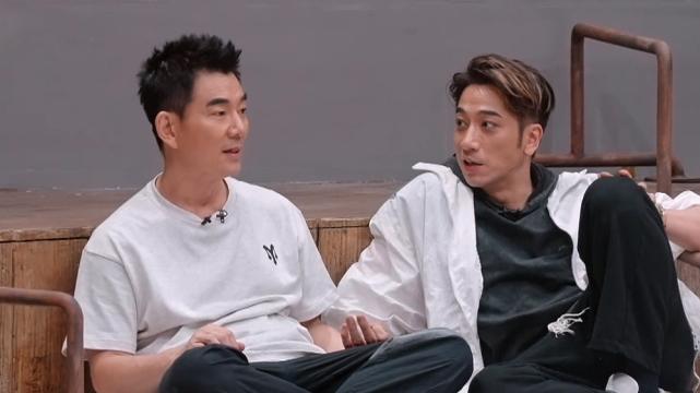 林峰|《披哥2》无效拆队，吴卓羲林峯追星失败，搞笑选歌初代内讧