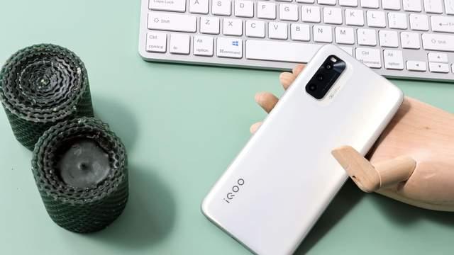 旗舰机|现在购买千元机的人，为什么越来越多了？原来并不是变穷了