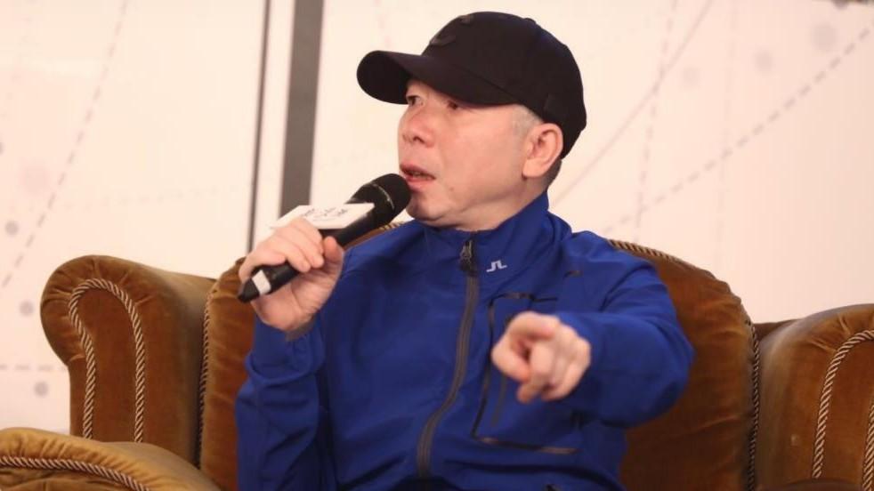 冯小刚|冯小刚曾嘲讽张艺谋：某导演10亿拍电影，5亿赚不到！我孤独求败