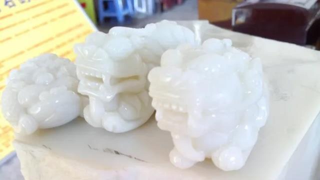 |罗甸玉与和田玉的区别在哪里？竟然也叫和田玉？