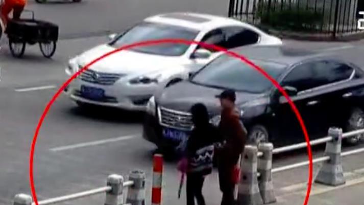 2016年多名女孩被骗，骗子：我开豪车，女孩都给我钱，带我回家