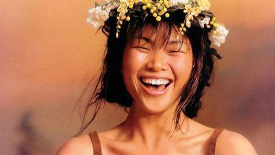 吕燕|超模吕燕：因外貌备受争议，嫁给法国贵族老公被宠成公主