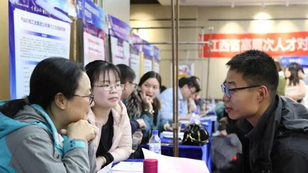 本科生|富士康员工透露，流水线上增加不少本科生，在职者说出真实原因