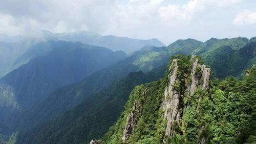 上海市|江西宜春明月山，奇峰险壑温泉飞瀑，山上“有石夜光如月”而得名