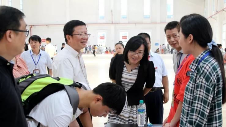 量子计算|各大院校组织招聘辅导员！薪资待遇相当可观，符合条件即可报考