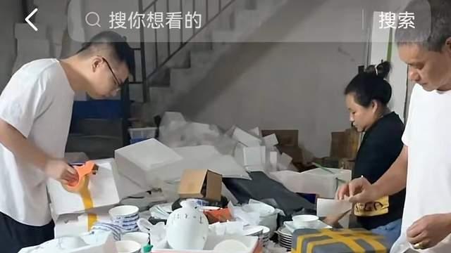 带货|辛苦啦！熊磊深夜仍在跟家人打包发货，网友鼓励其要坚强面对生活