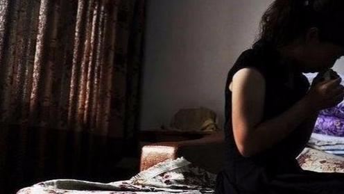 女子被多次强奸，向公安机关为被抓的男子说情，男子构成强奸罪吗
