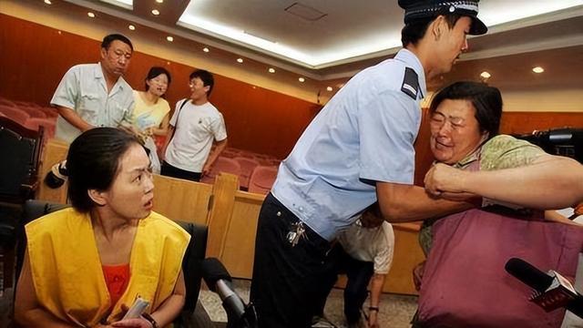 2006年北京硫酸案：儿子被害，其母亲用极端方式复仇，实在糊涂！