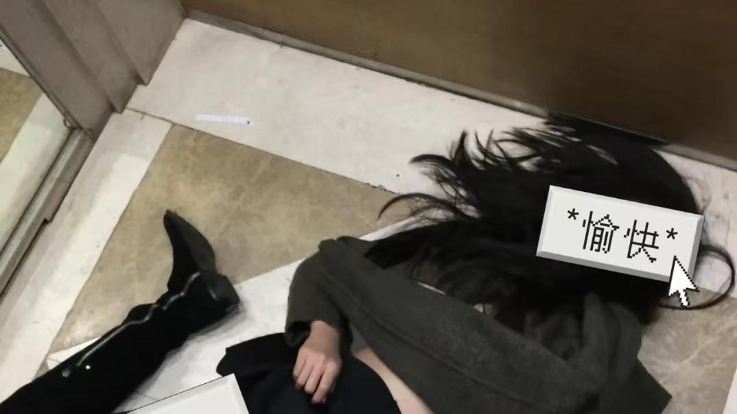 超模钟鹿纯晒喝酒照！醉酒后摔倒刘晓宇拍照记录，定居北京已复合