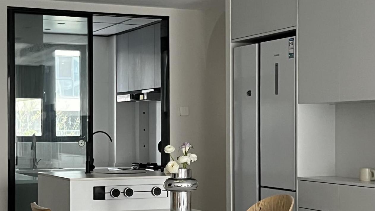 卫生间|说实话，4室两个人住有点大，不如砸掉次卧隔墙并入客厅，看着更气派