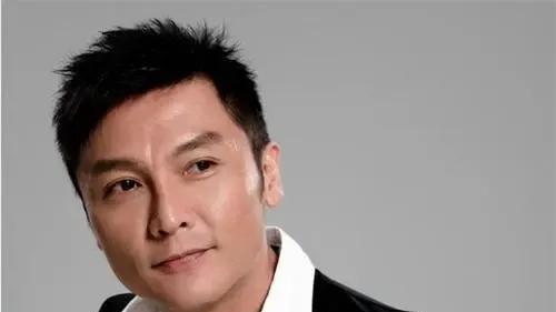 关礼杰|知名港星近况曝光！60岁身形仍健硕，背部佝偻，女儿已签约TVB