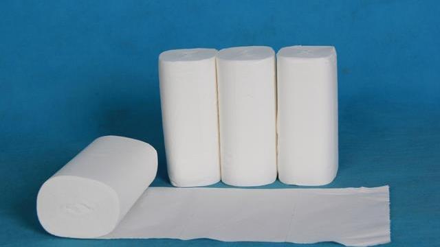 卫生纸真的卫生吗？使用过的厕纸再加工，你还敢用来擦嘴吗？