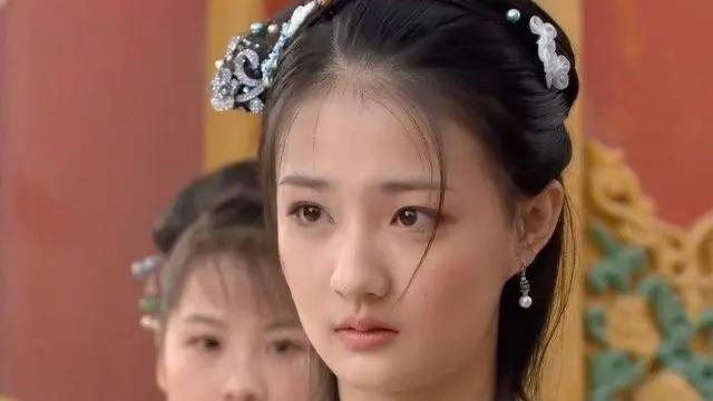 甄嬛|同样是嫁人，为何浣碧满头珠翠，玉娆却很寒酸？