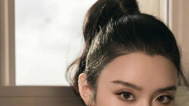 奚梦瑶|豪门儿媳奚梦瑶晒全家福，婆婆站C位，1岁女儿背1.5万元包显贵气