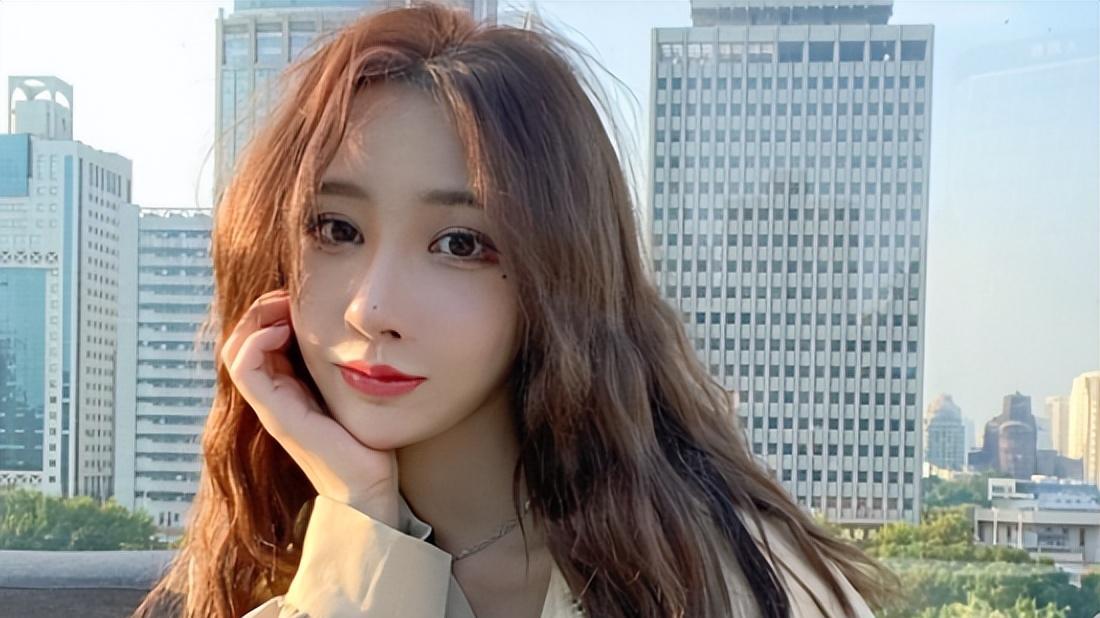 李易峰|李某峰前女友被粉丝控诉精神病，多次扬言自杀，喊前男友出面澄清