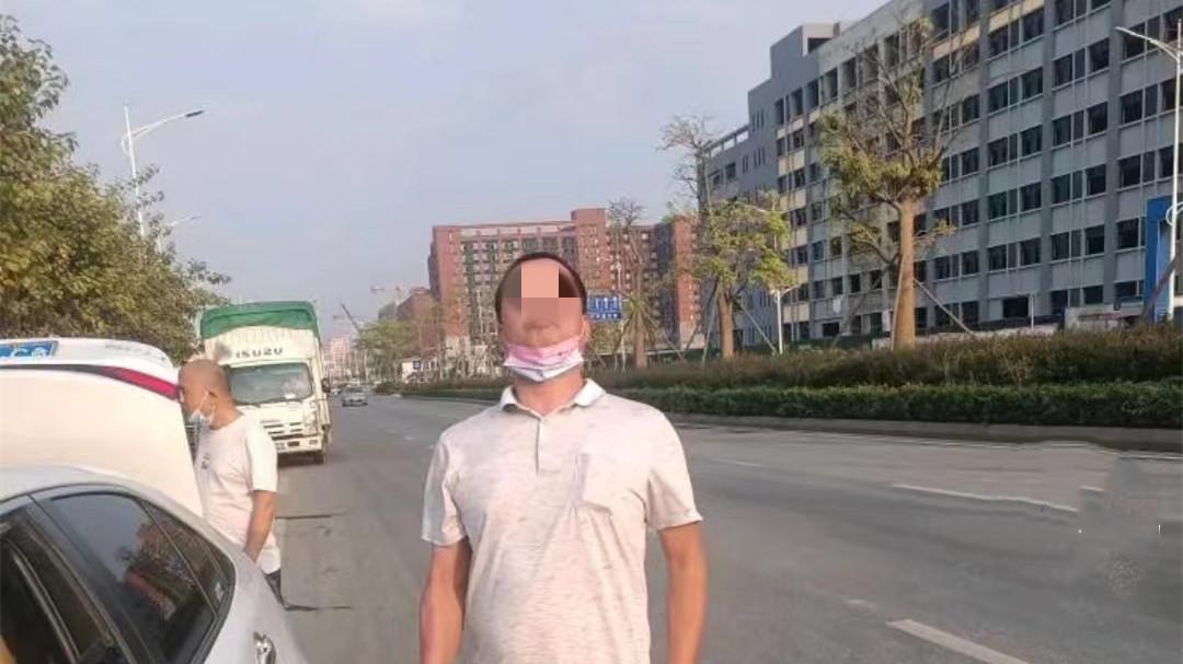 2个行李箱太多？广东一男子坐网约车被骂，司机还拿出了根钢管
