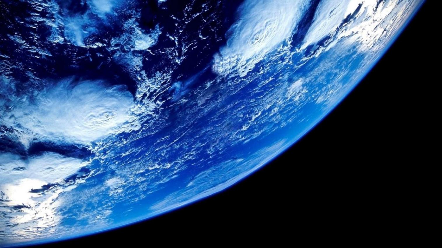 只有在外太空才能看见地球是圆的吗？多远可以看到完整的地球？