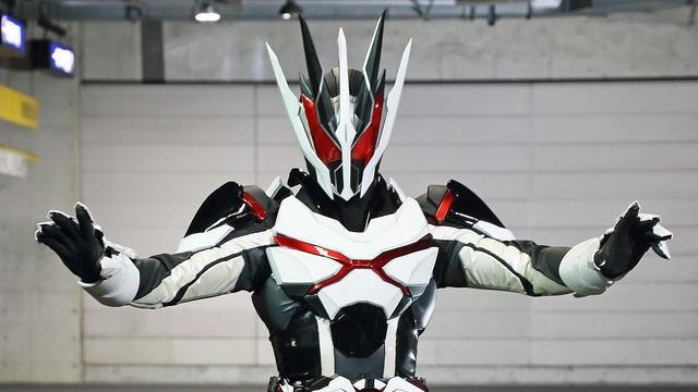 |粉丝3天制作假面骑士亚克千骑皮套，网友出价5000不卖，王者无疑