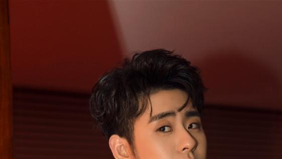 张云雷|德云社张云雷唱曲视频，入选苏少版音乐教材，辫哥哥在不断被肯定