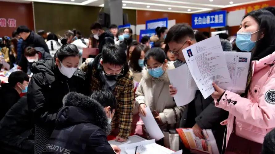 大学生|毕业生自嘲是“网课一代”，工作还没落实，校招已面向23届的同学