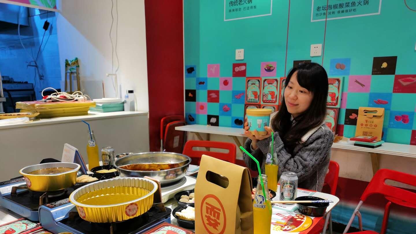 一家三口吃自热火锅中毒！自热类食品还能吃吗？远比你想的更危险