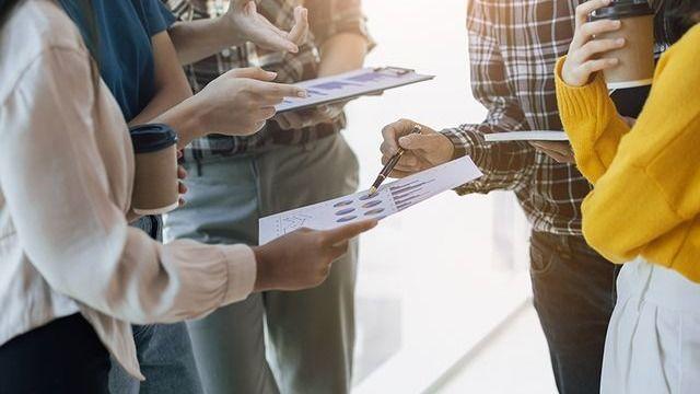 00后|我那“不好惹”的00后下属：不差钱，怼领导，抵制加班