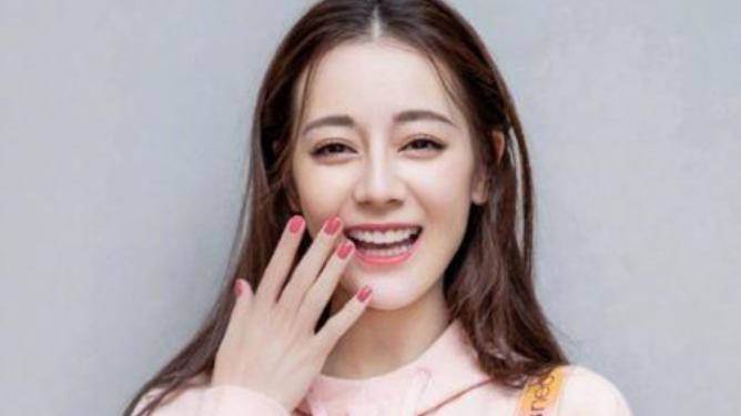 迪丽热巴|迪丽热巴人缘极好，一路顺畅
