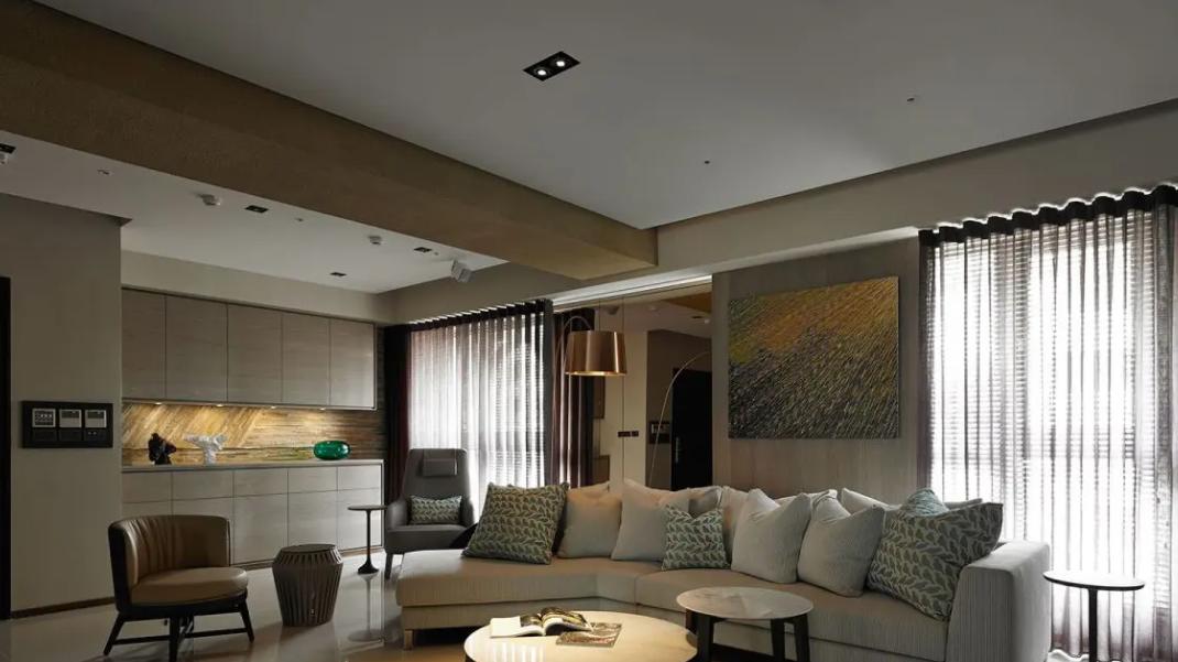 无主灯设计前期不考虑清楚，最后就是在天花板上戳了几个窟窿而已