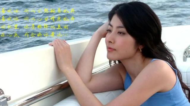 陈慧琳|50岁陈慧琳生图曝光！穿酒红吊带裙秀性感，皮肤白皙零皱纹似冻龄