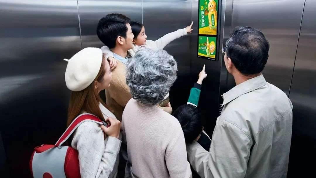 鸡蛋|在电梯里，瞭望中国品牌的顽强生长