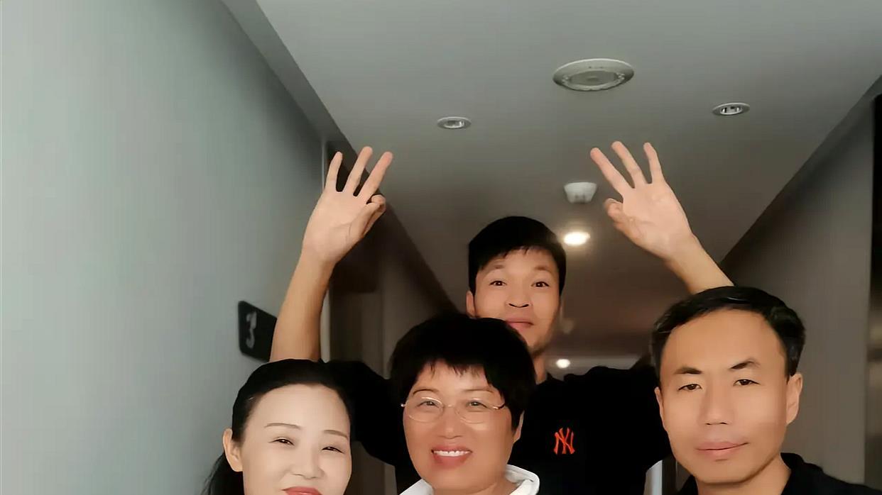 |孙海洋彭四英到花开岭，申军良李芳迎接友情深厚，真心朋友金不换