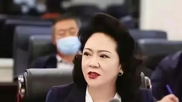 李少莉|李少莉后续，一位内蒙退休公务员说：有人故意让她难堪