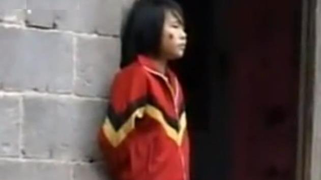 2010年，29万赔偿金引发家族夺女大战，女孩：宁可撞死也不跟亲妈