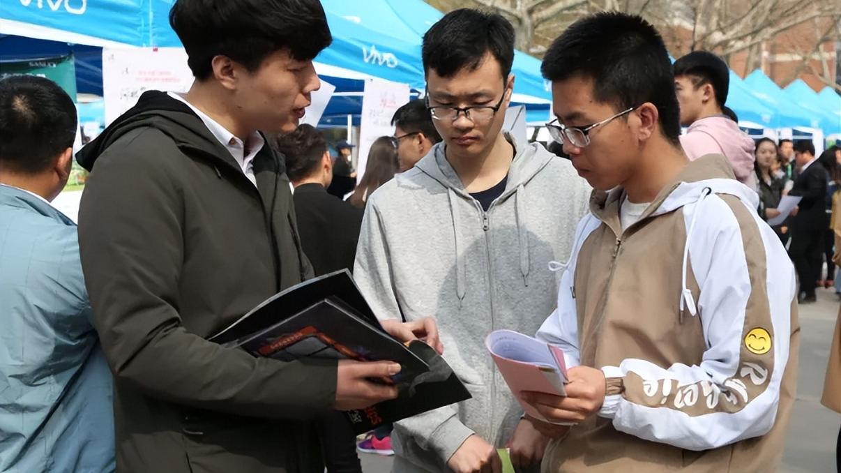 理工科|大学毕业后找工作，才知道理工科女生和男生的差距有多大？扎心了