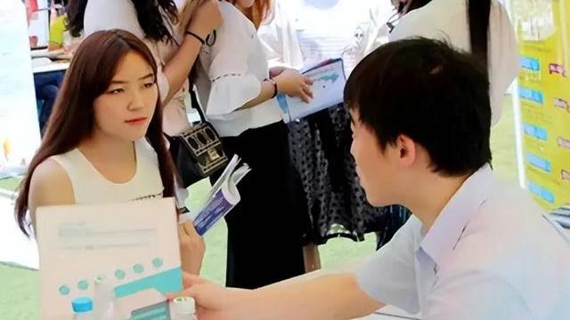 海南|本科生隐瞒学历进厂“打螺丝”，真相让人哑然，戳痛了多少人的心