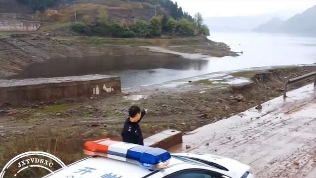 钓鱼人又立功：女钓友营救豆蔻少女驱走禽兽