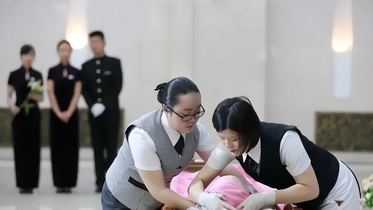 护士|婚恋市场上不吃香的女生职业，市场营销上榜，榜首婆婆普遍不喜欢