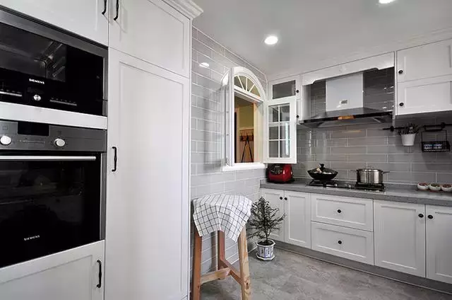 我家是120平的三室两厅，装修花了8万，我最爱的是入户鞋柜！