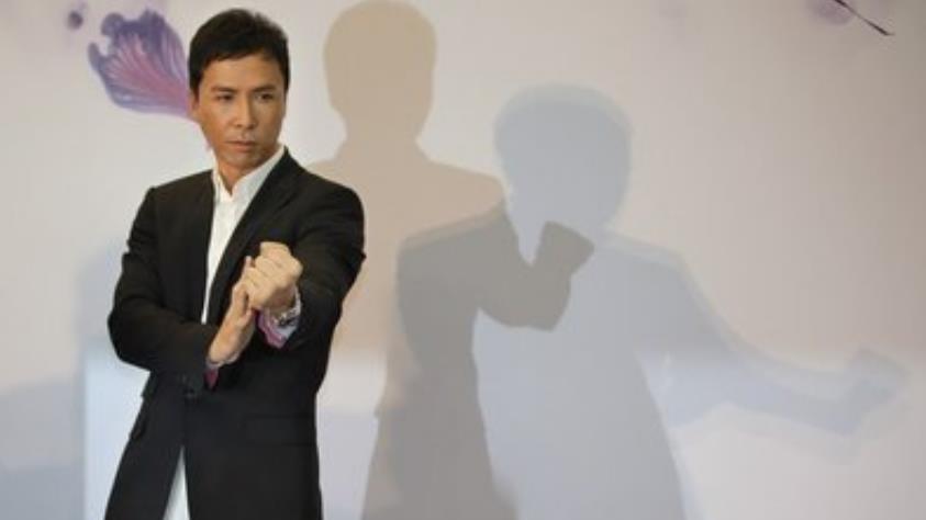 甄子丹|当年甄子丹胖揍8个人，打进了医院，没想到却惹了不该惹的人