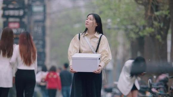 工作专业|“办公桌旁边就是床”，大学生晒理想工位，网友的话让他瞬间清醒