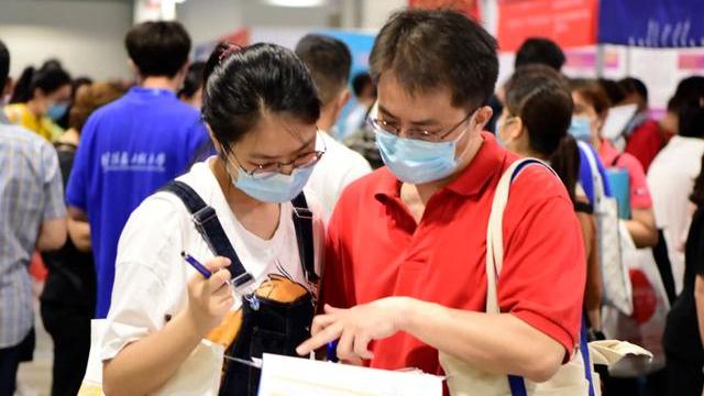 大学|“为了升学宴的面子，不看专业也要考生报985”，张雪峰怒斥家长