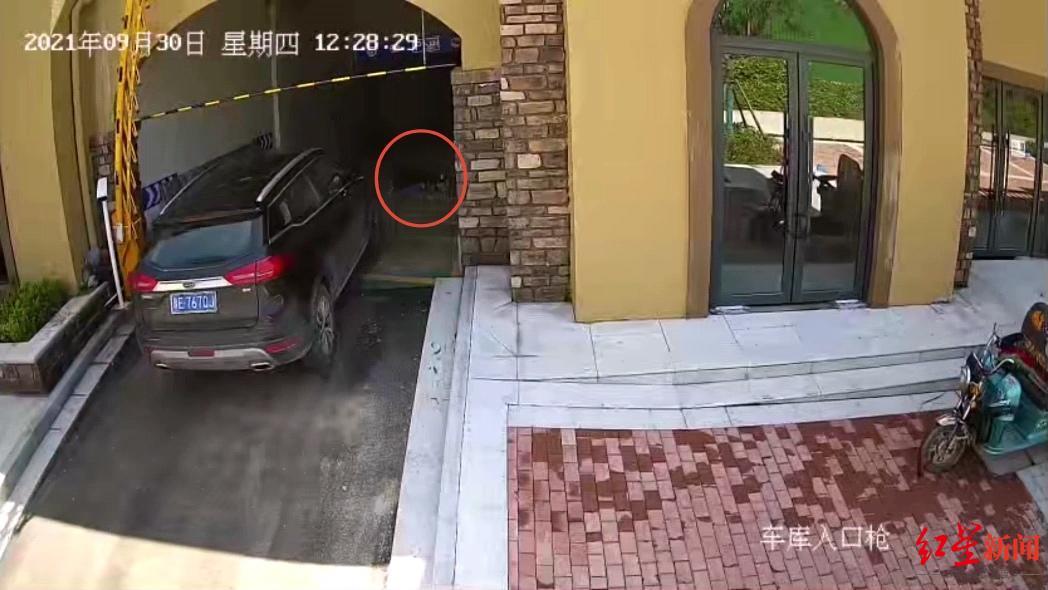 ?清洁工躺卧车库通道午休被碾身亡追踪：涉事司机羁押一年后，一审被判无罪！