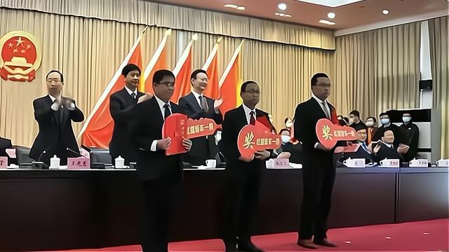河南|河南一县城脱贫不足3年，学校“率先”富裕，奖励老师红旗轿车