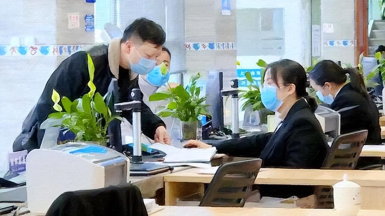 00后|经历过就业的“苦”，才知道编制的“好”