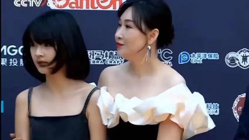 王圣迪|海南红毯女星艳丽“吊带裙”刷屏，撕开当今社会最可怕的畸形审美